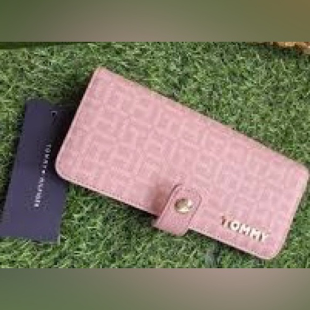 🎊🥳 HOST PICK 🎊🥳 Tommy Hilfiger Blush Pink Wallet, NWT